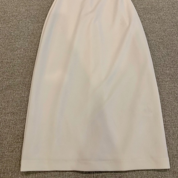 White Twist Front Off The Shoulder Dress - Picture 4 of 4